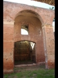 04074 ostia - regio i - insula vii - caseggiato dei misuratori del grano (i,vii,1-2) - via della fortuna - blick ri westen.jpg